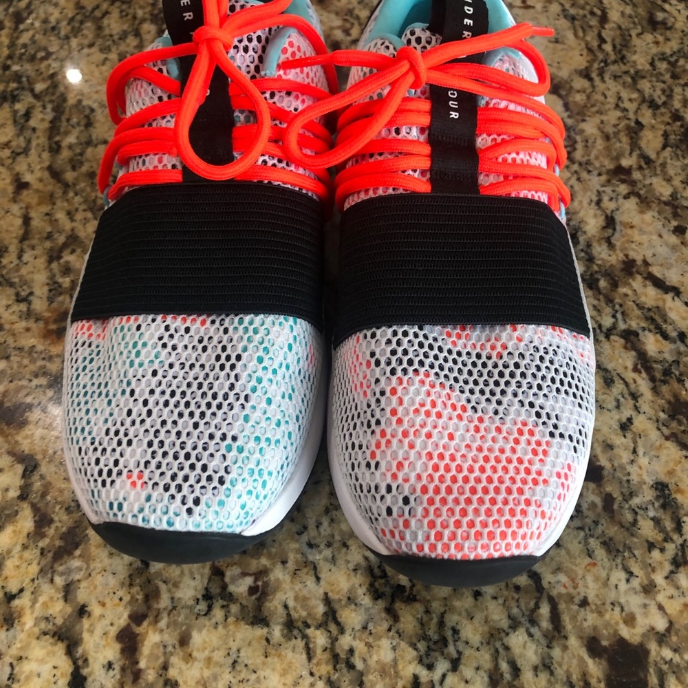Under armor breathe lace training shoes size 9
